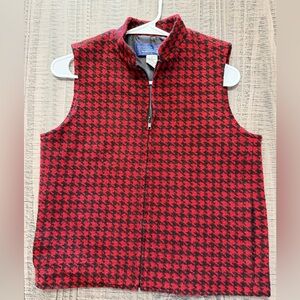 Red & Black Houndstooth Zip-Up Vest